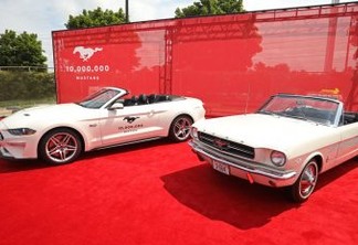 Ford Mustang 2018 e Mustang de 1964 (divulgação)