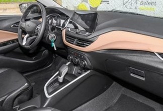 Chevrolet Onix sedã (reprodução / BitAuto)