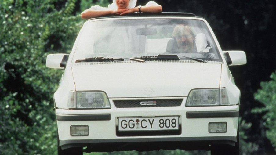 Opel Kadett GSI Cabrio era praticamente igual ao modelo brasileiro (reprodução)
