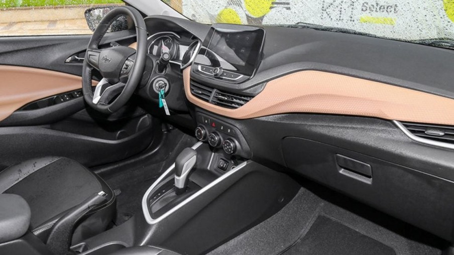 Chevrolet Onix sedã (reprodução / BitAuto)