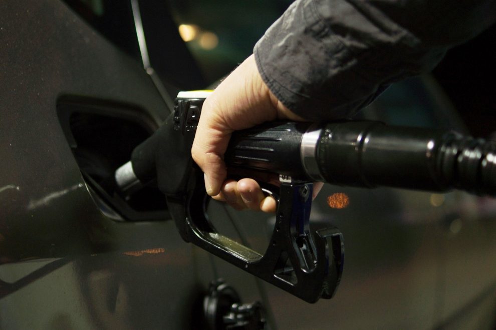 Governo propõe até 40% de etanol na gasolina Bomba-de-combust%C3%ADvel-990x659