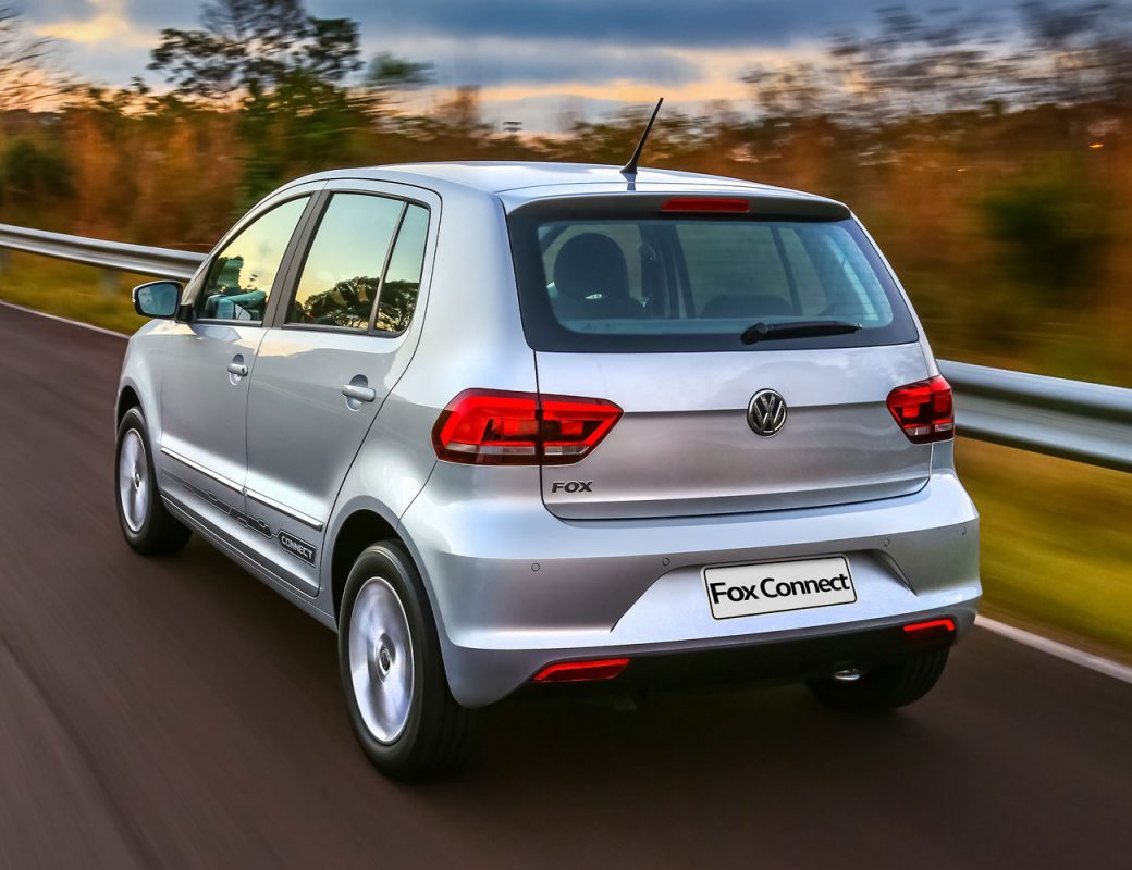 Imagem mostra o VW Fox de frente - 5 bons carros na faixa de R$ 50.000