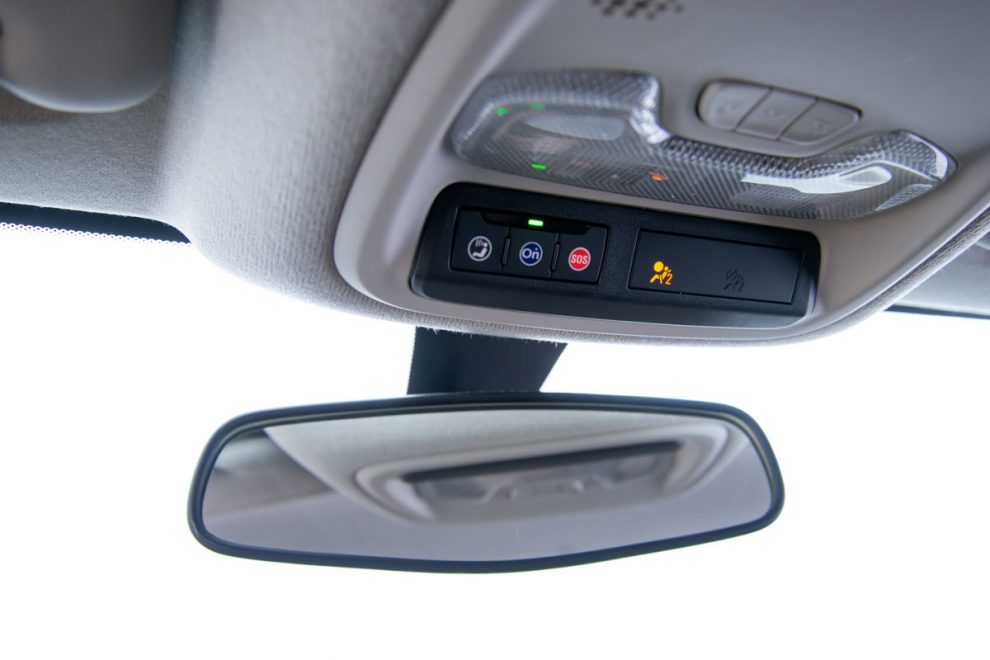 Veja como ajustar o espelho retrovisor