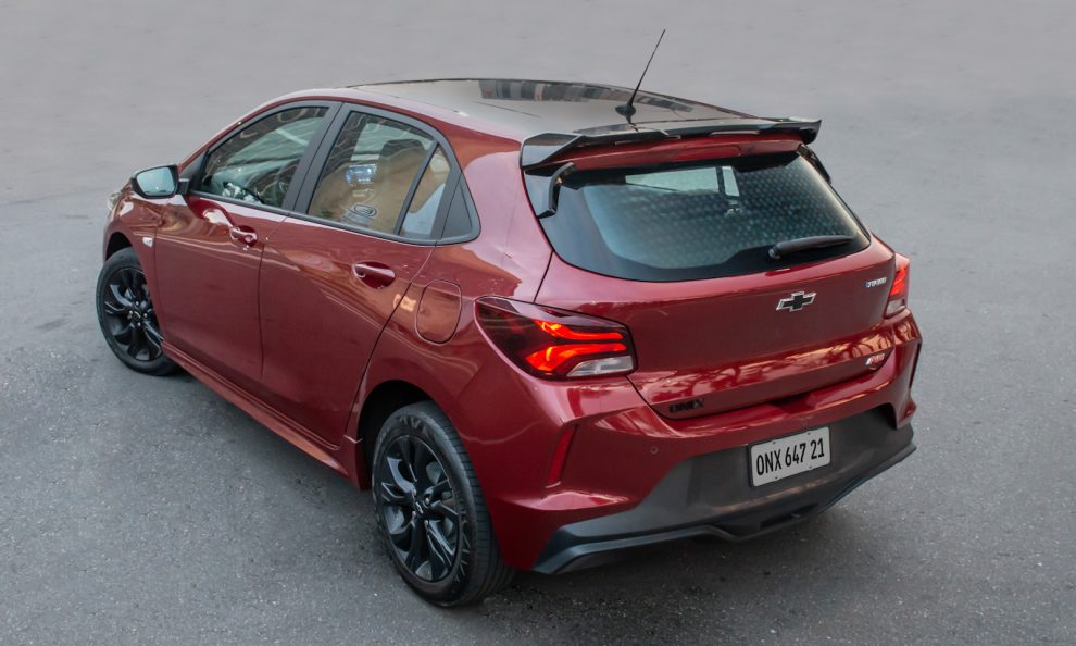 Chevrolet Onix RS manual estreia por R 122 mil na Argentina Automais