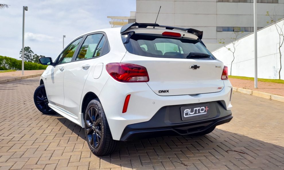 Chevrolet Onix ainda é o mais vendido nas concessionárias em abril