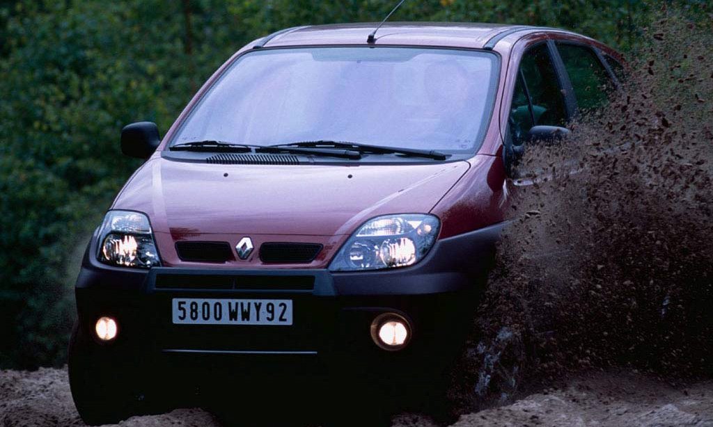Renault já transformou a Scénic em monstro 4×4 com motor de Sandero RS