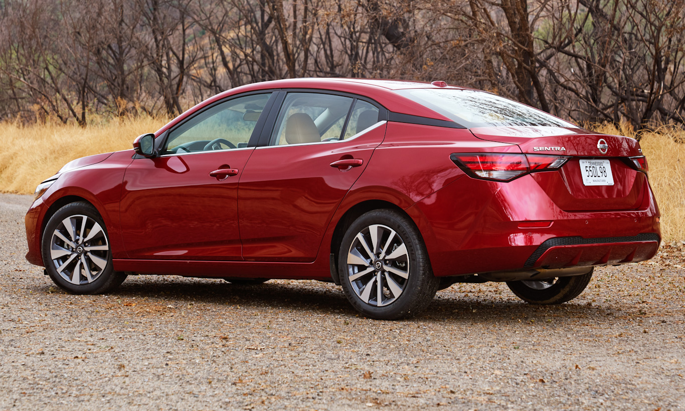 Flagra: Nissan Sentra 2023 virá para pegar órfãos do Honda Civic