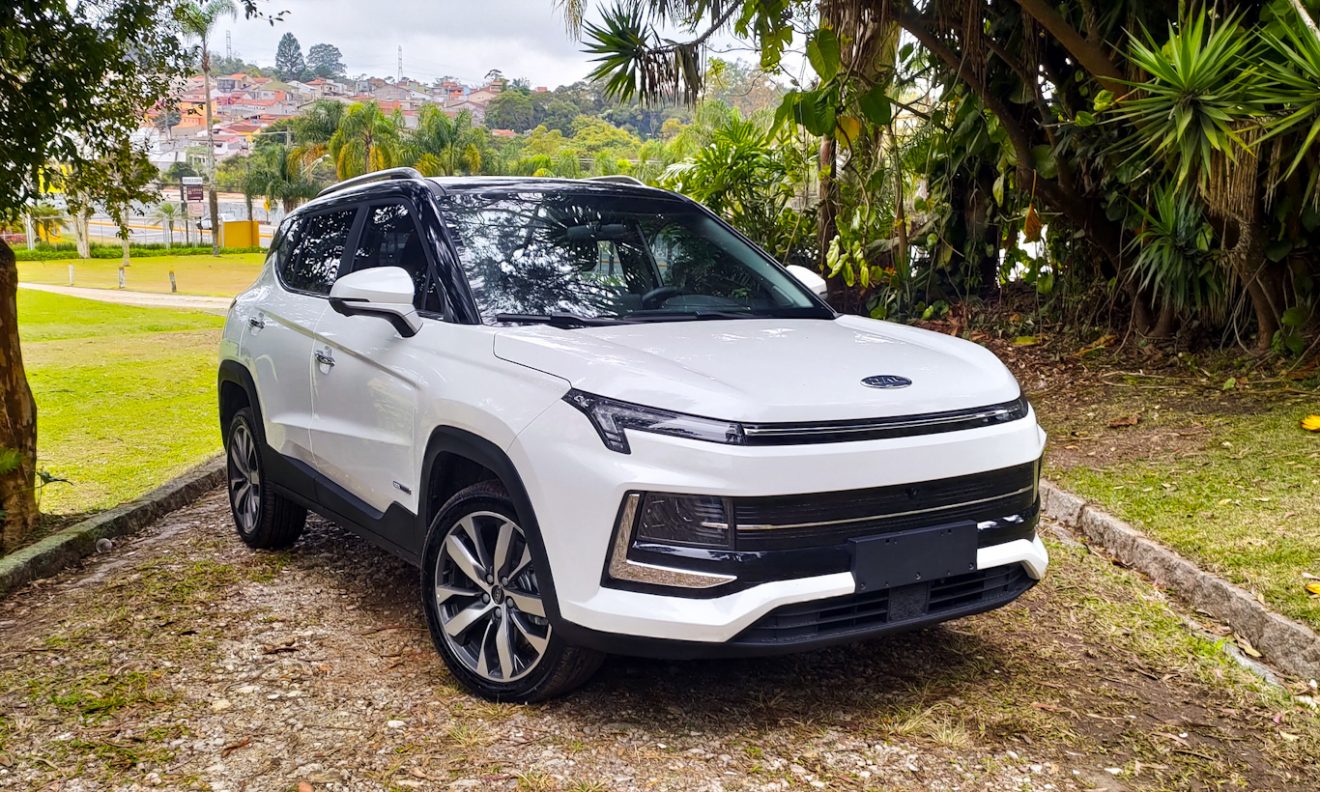 Автомобиль jac js4