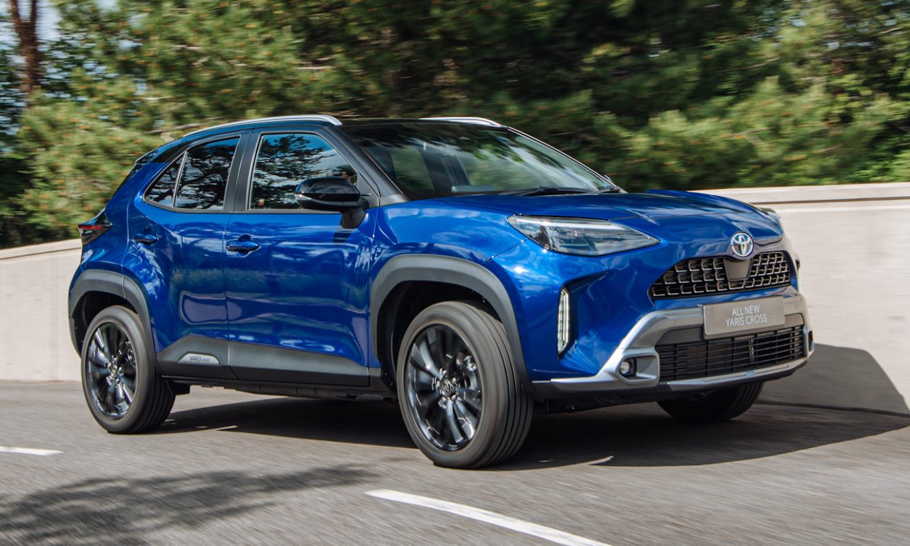 Toyota yaris cross обзор
