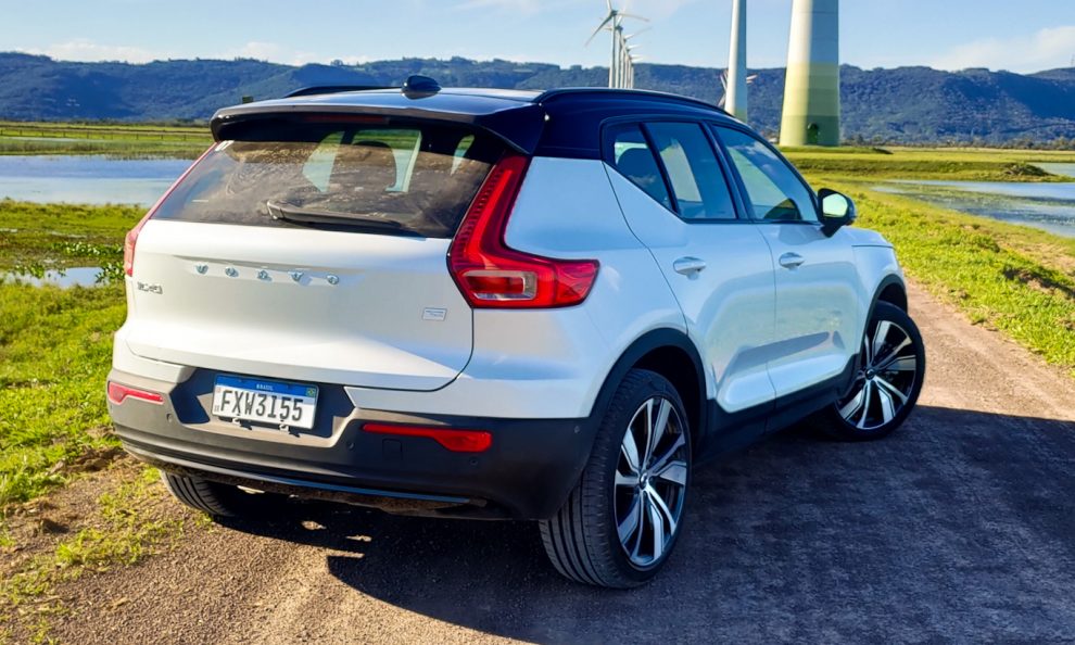 Volvo-XC40-Recharge-Pure-Electric-6_edited-990x594.jpg