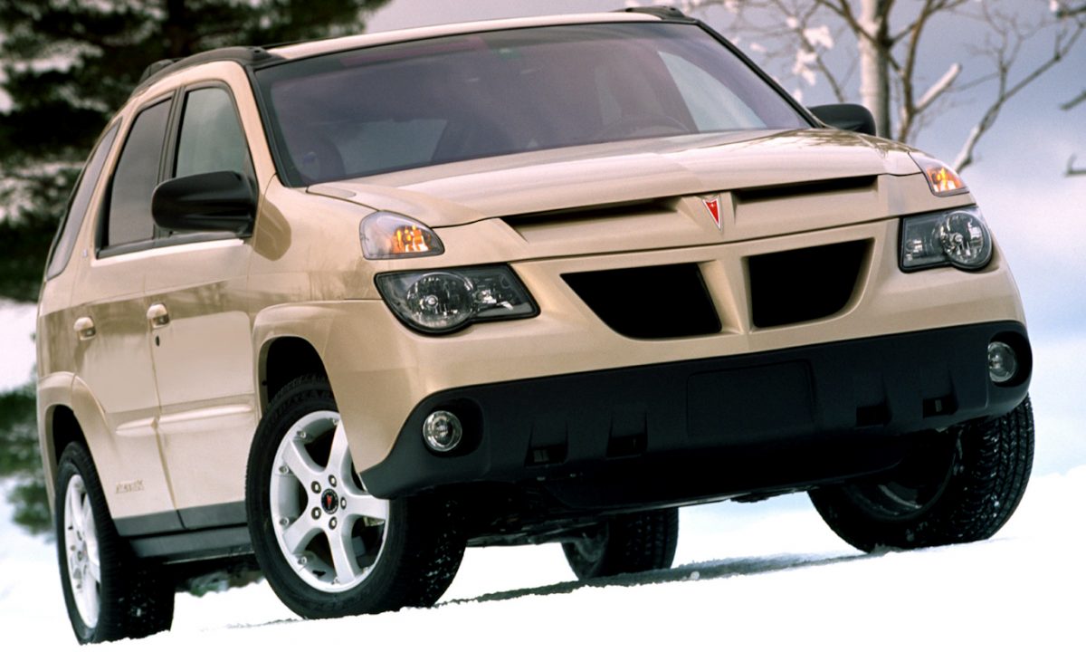 Pontiac Aztek bege parado de frente
