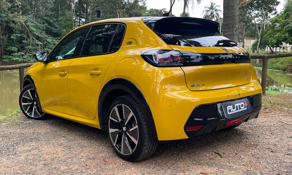 bibliotecar In fiecare an Alienare peugeot 208 2023 Agresiv bolț