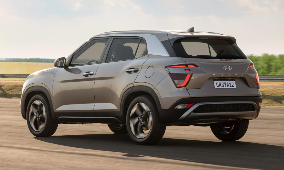 Hyundai Creta 2023 ganha teto solar que abre por voz e fica mais caro