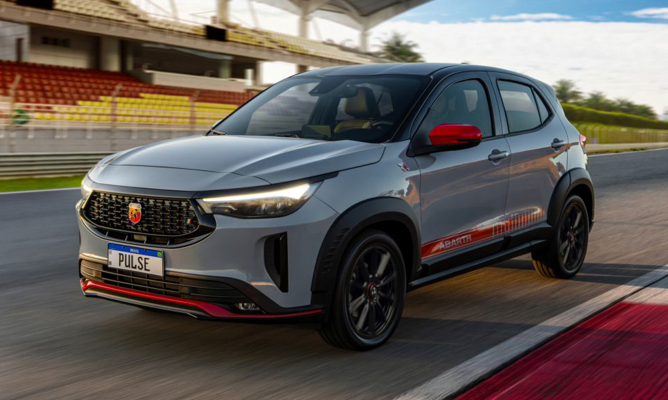 O Fiat Pulse Abarth cinza de frente andadno na pista é um carro já visto nos Track Day