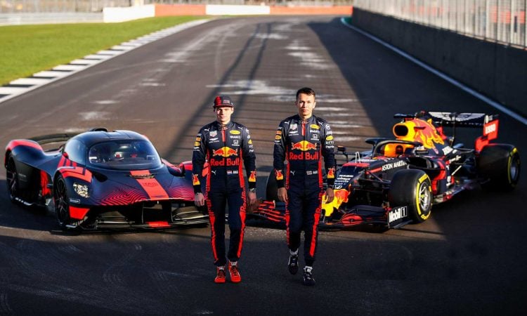 Aston Martin Valkyrie e Red Bull F1 team [divulgação]