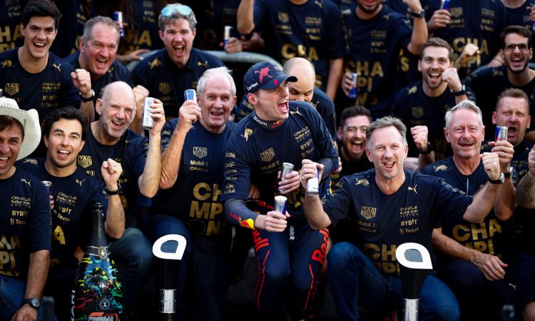 Equipe Red Bull celebra o título de construtores [divulgação]