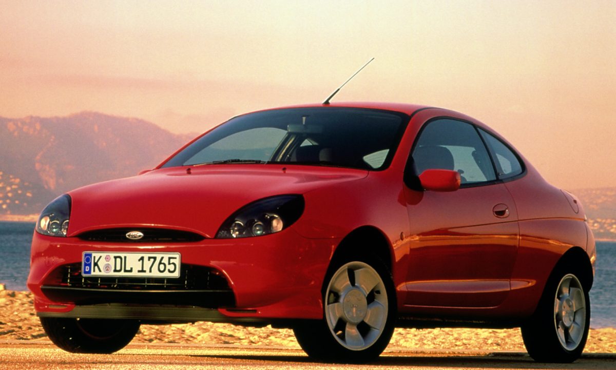 Ford Pumavermelho parado de frente foium dos cupês mais adorados