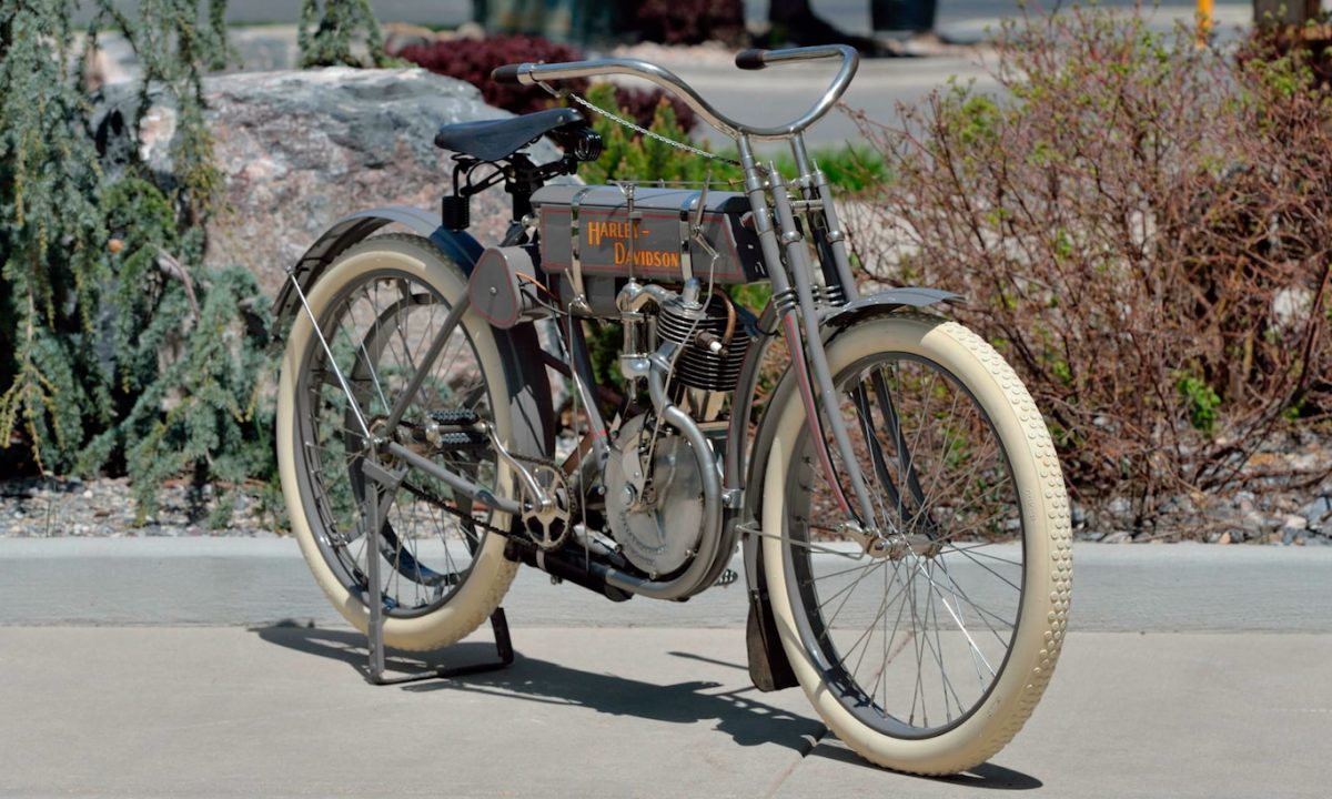 Harley-Davidson Strap Tank [divulgação]