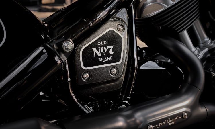 Jack Daniel's Limited Edition Indian Chief Bobber [divulgação]