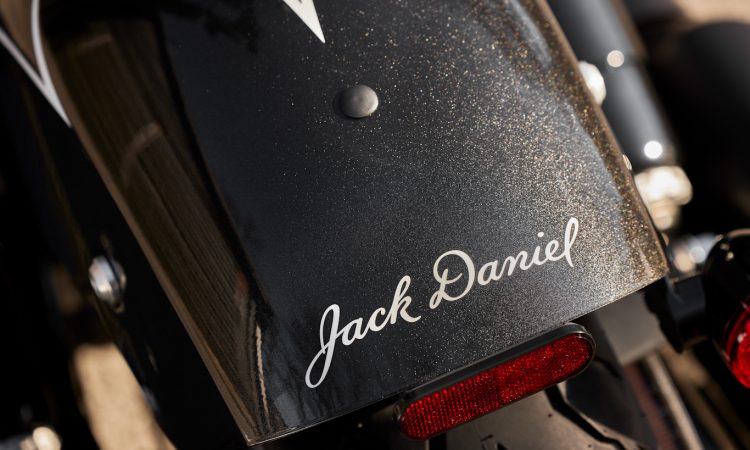 Jack Daniel's Limited Edition Indian Chief Bobber [divulgação]