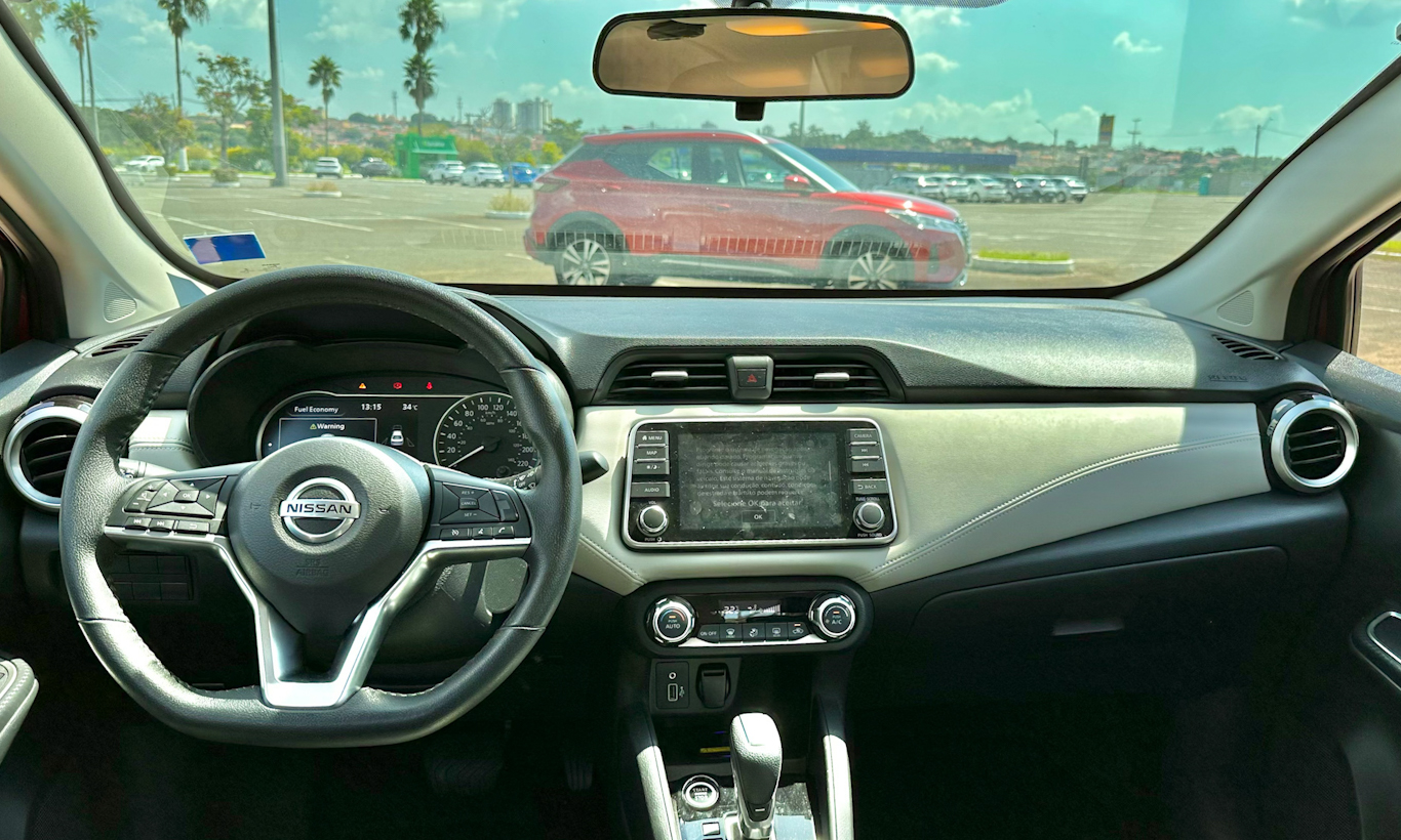 Nissan Kicks Advance vs Nissan Versa Exclusive (11) Auto+ TV