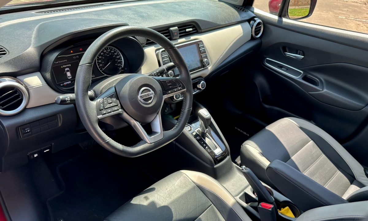 Nissan Kicks Advance vs Nissan Versa Exclusive (12) Automais