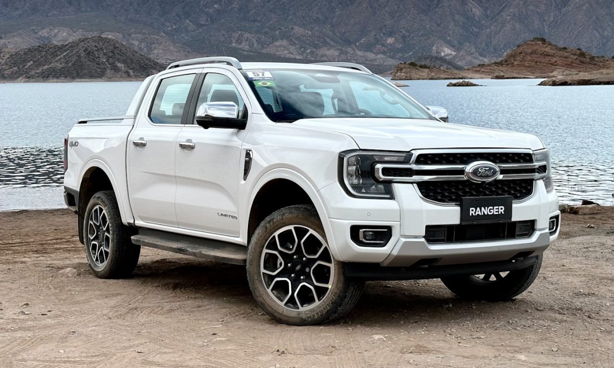 Ford Ranger Limited com pacote [Auto+ / João Brigato]
