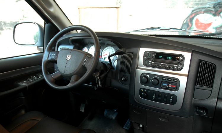Dodge Ram 1500 2003 [divulgação]
