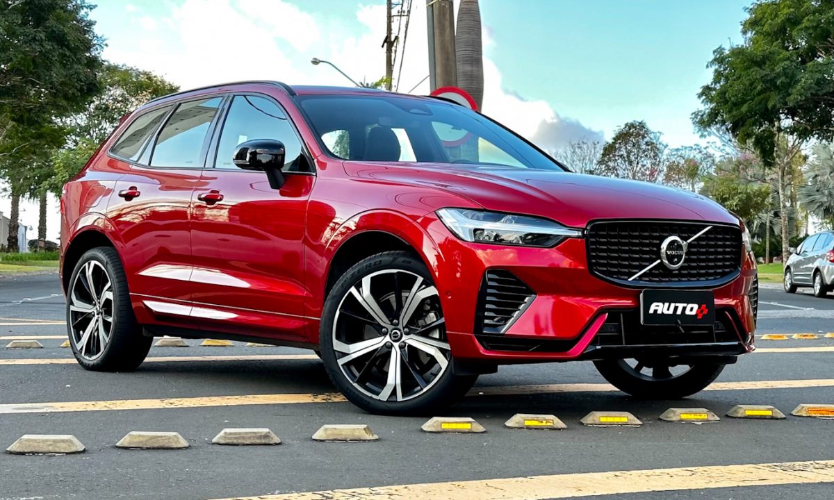 Volvo XC60 Ultimate Dark [Auto+ / João Brigato]