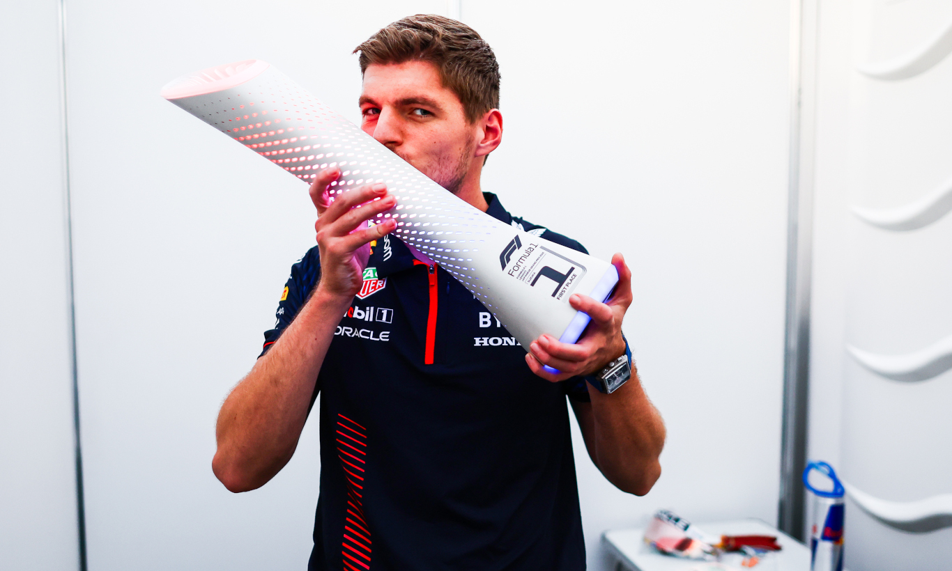 Shopee スタイルのテクノロジーをフィーチャーした日本 GP トロフィー