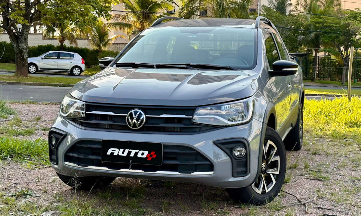 Volkswagen Saveiro Extreme cinza de frente