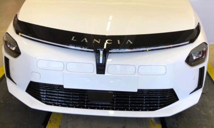 Lancia Ypsilon EV [reprodução]