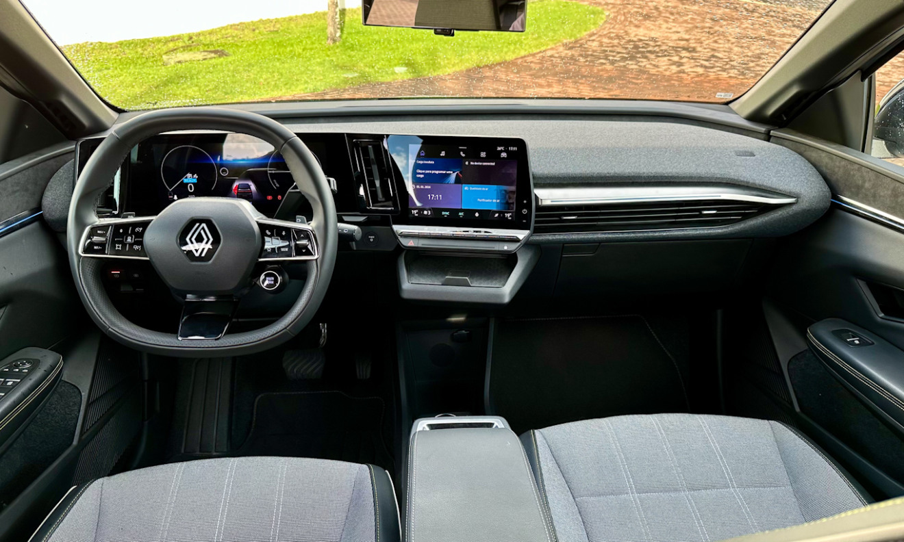 Renault Megane E-Tech [Auto+ / João Brigato