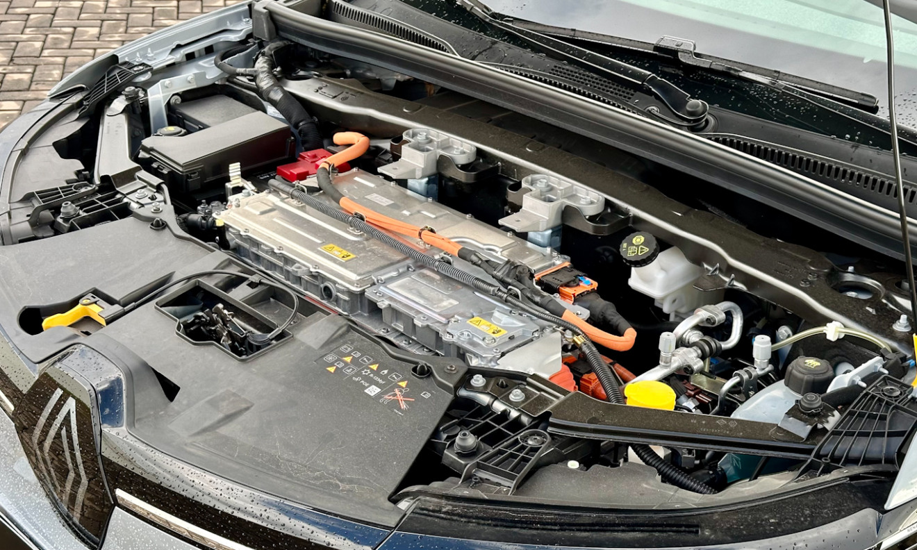 Renault Megane E-Tech [Auto+ / João Brigato