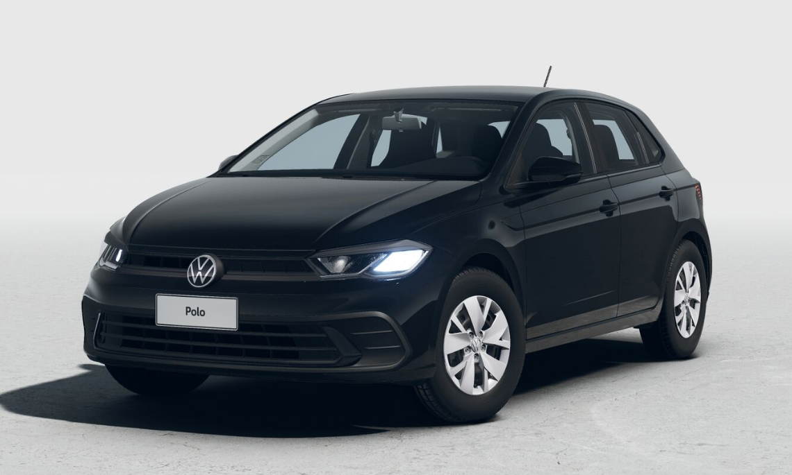 Volkswagen Polo Sense preto parado de frente com fundo cinza