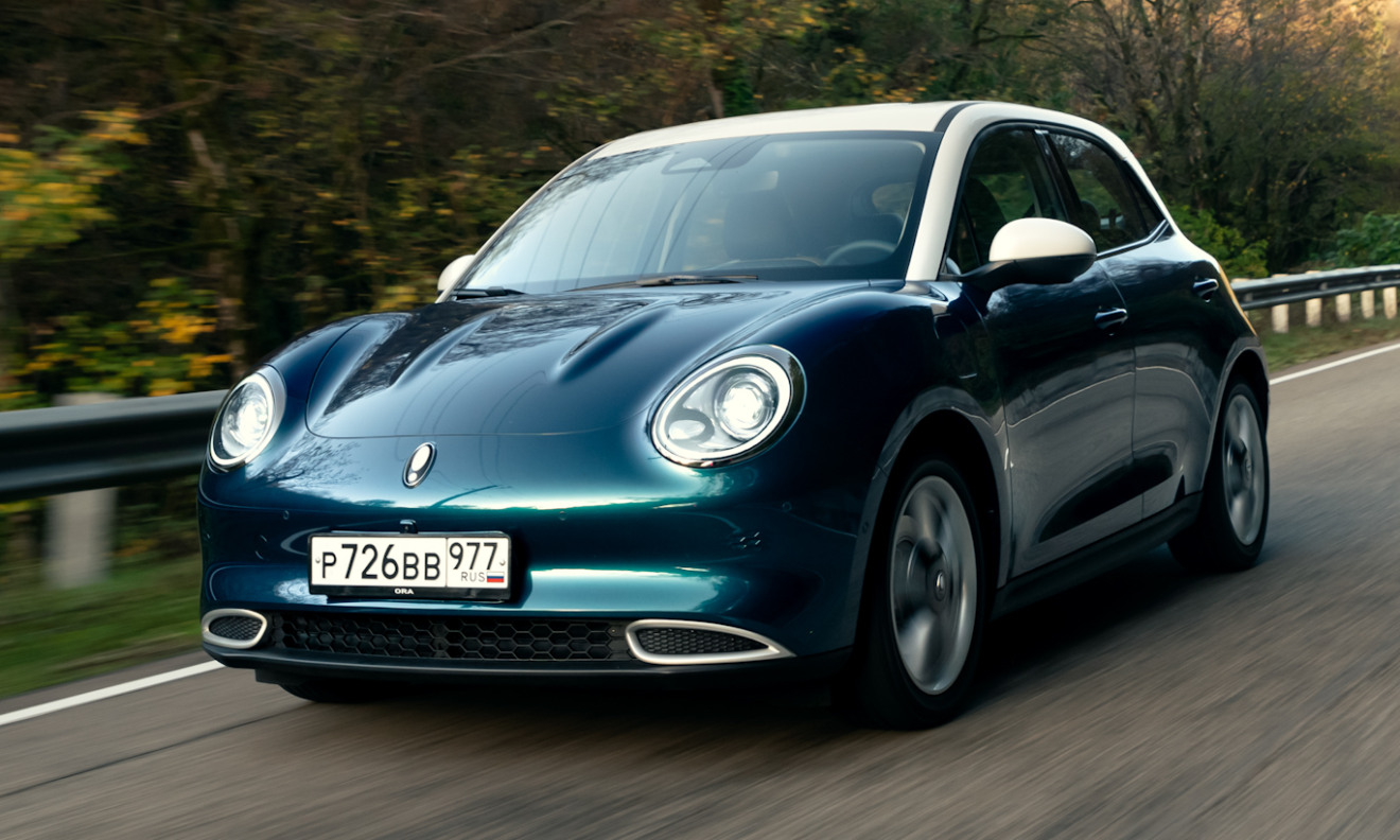 GWM Ora 03 verde com teto branco de frente - GWM Ora 03 linha 2025