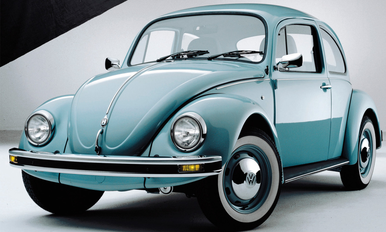 Volkswagen Fusca verde de frente com um fundo branco [divulgação]