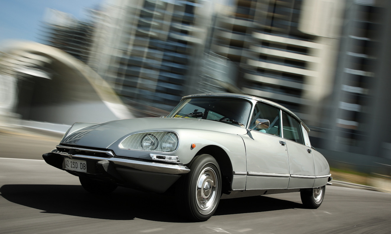 Citroën DS usa suspensões complexas que desafiavam a engenharia sobre quatro rodas 