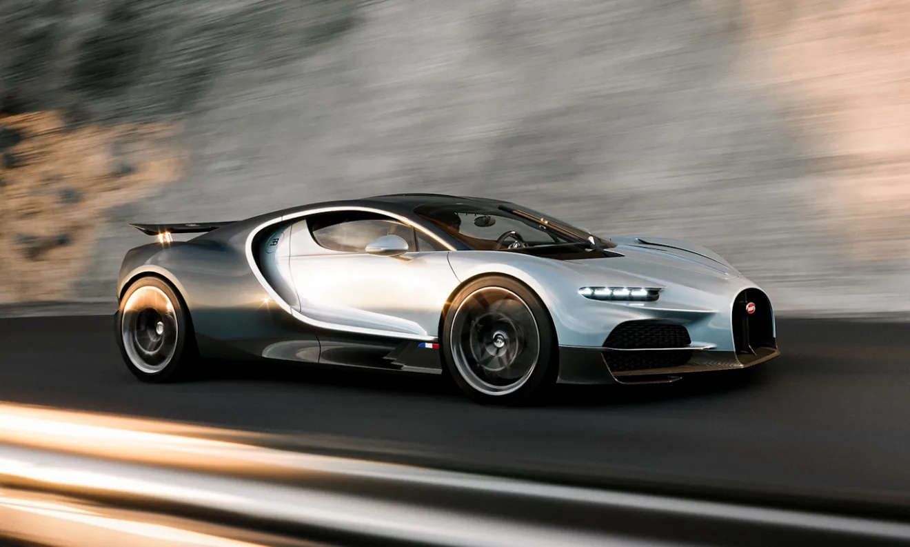 Bugatti Tourbillon prata e preto andando na estrada