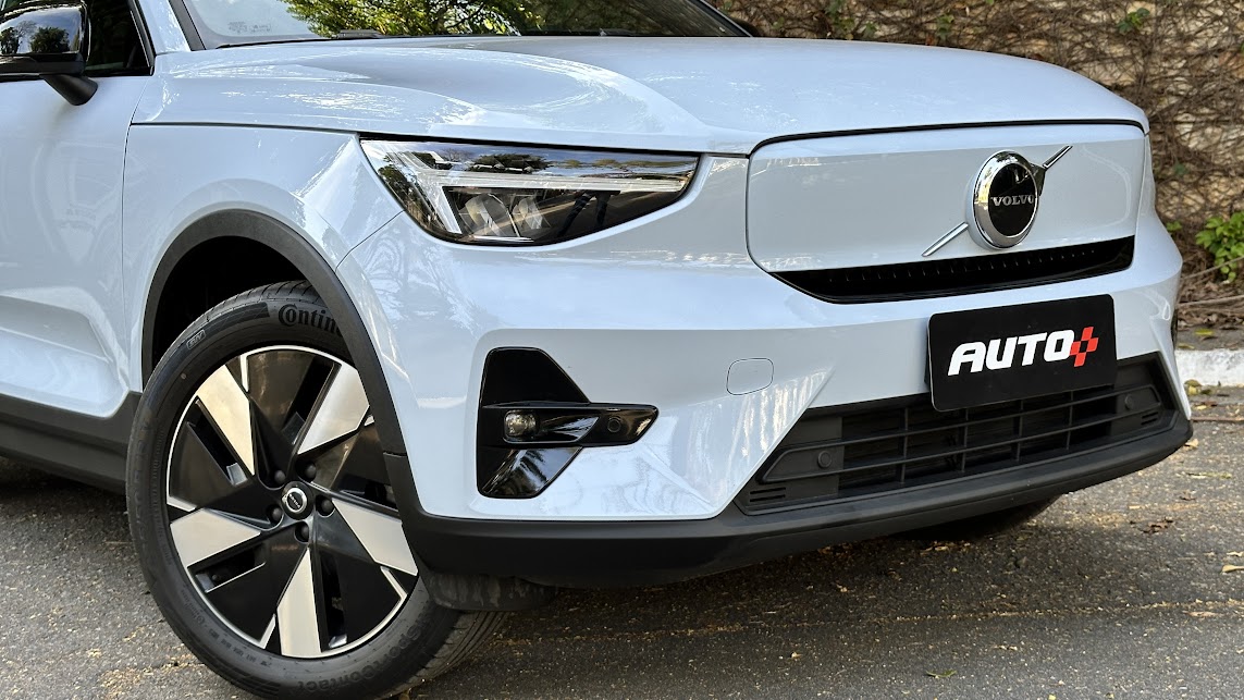 Imagem mostra dianteira do Volvo C40 - Volvo nomes dos modelos