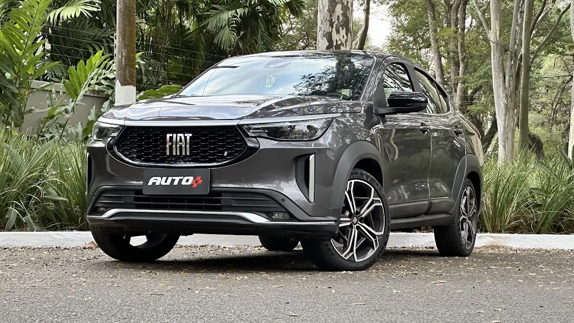 Fiat Fastback Impetus cinza de frente