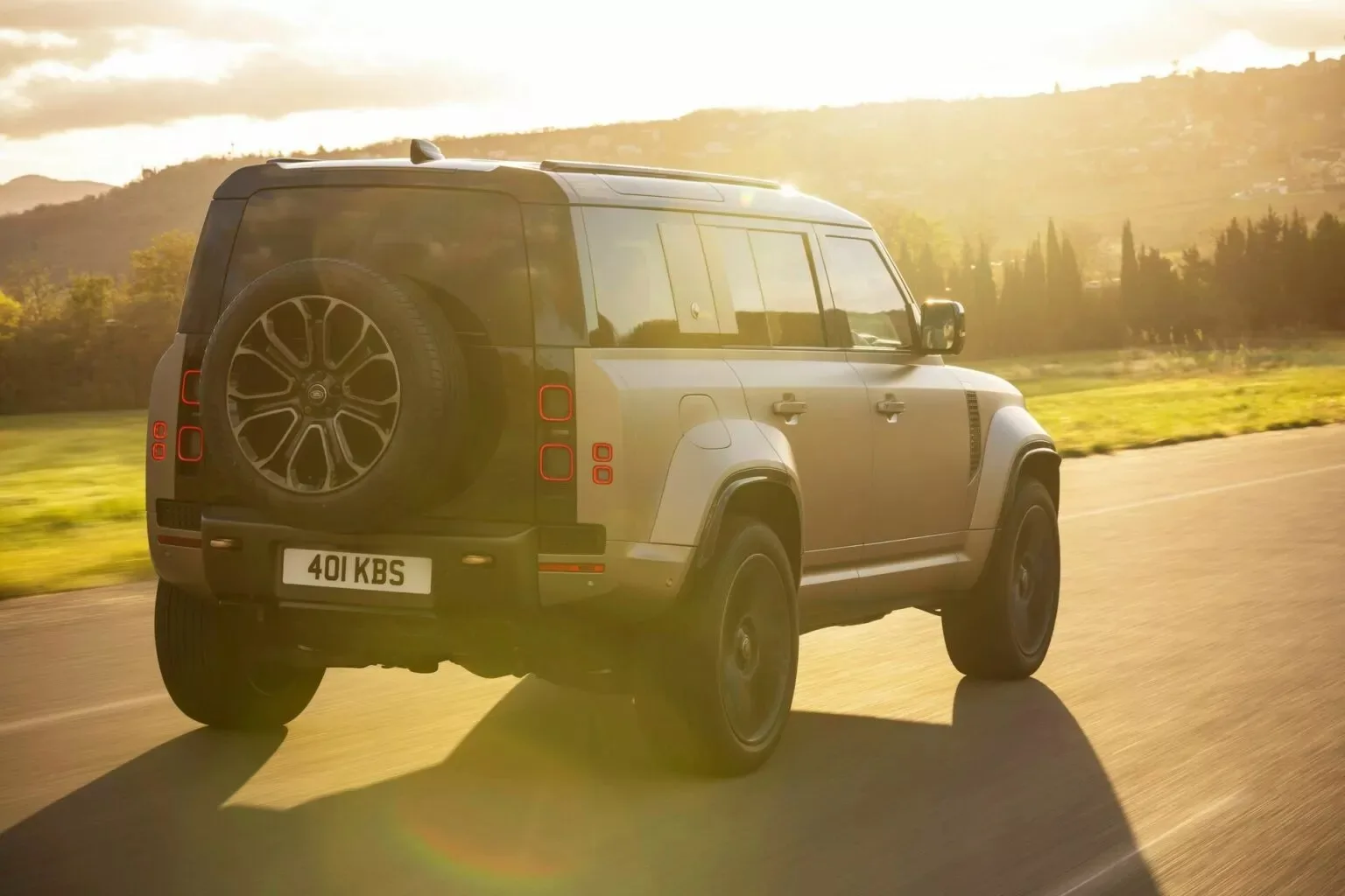 Lei europeia força Land Rover a capar quase 100 cv do Defender
