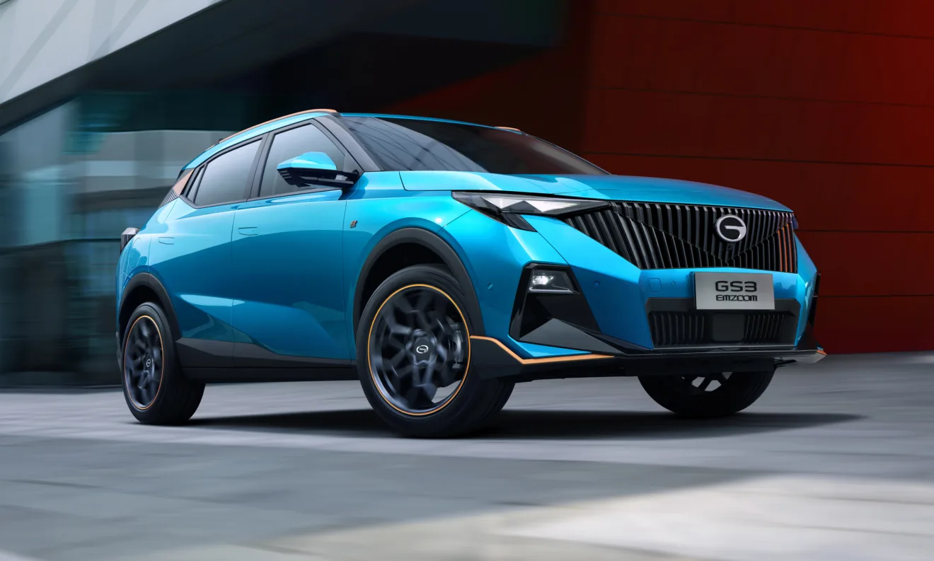 GAC GS3 Emzoom azul andando de frente