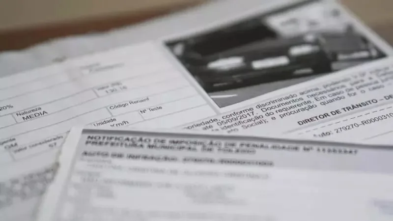Imagem mostra multa por infração de trânsito