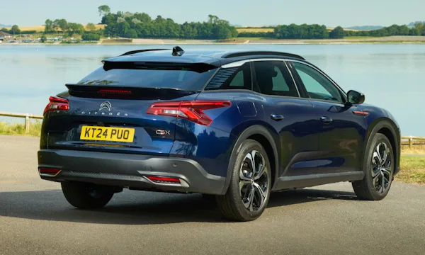 Citroën C5 X azul suvs cupês stellantis