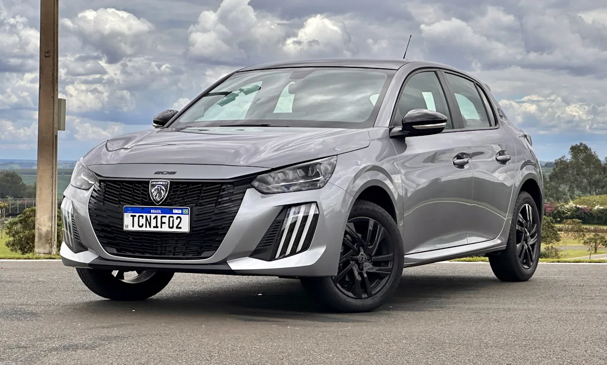 Peugeot 208 Style é vendido com carregador de por indução
