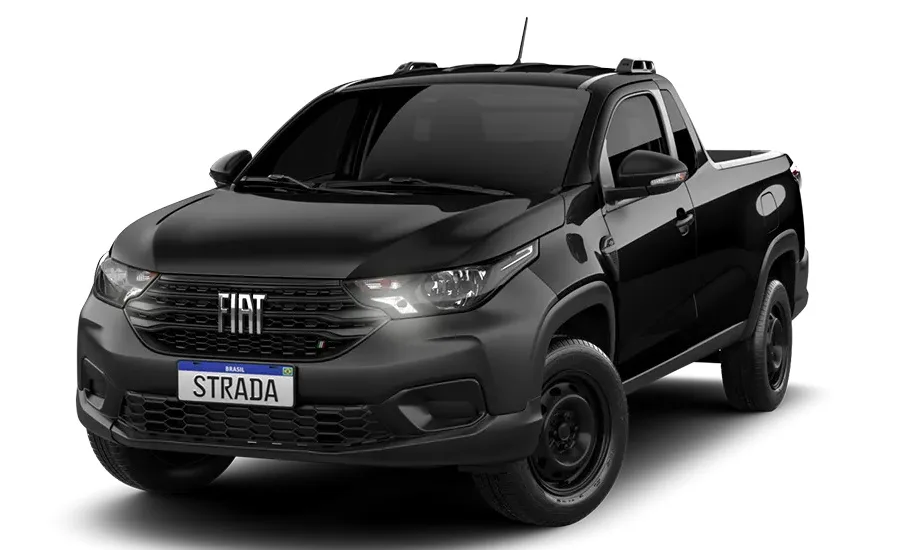 Fiat Strada Endurance preta com faróis acesos, fundo branco e vista de frente - Veja as versões mais vendidas da Fiat Strada em 2024