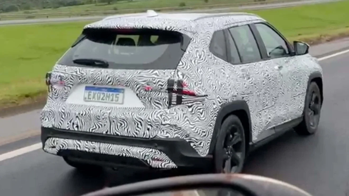 Flagra mostra traseira do novo Toyota Yaris Cross