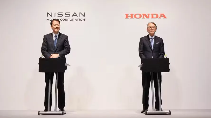Nissan e Honda voltam a negociar - Imagem mostra presidentes das marcas japonesas