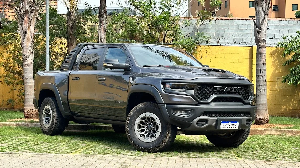 dianteira da Ram 1500 TRX